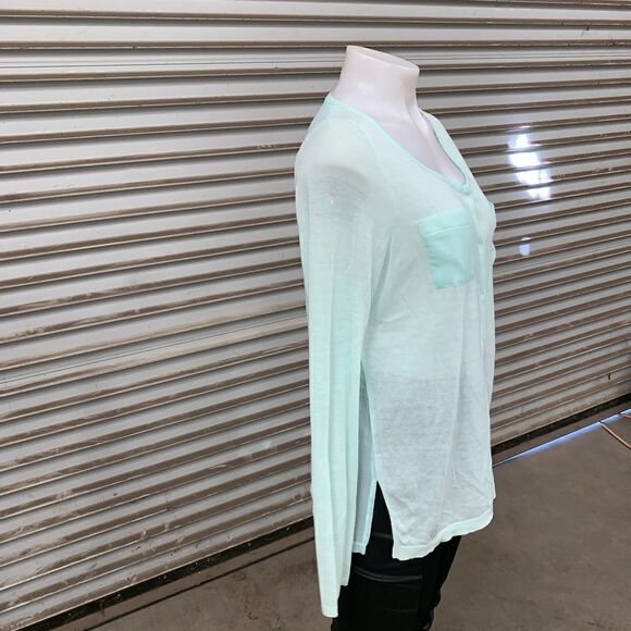 🛍️Fever sheer green long sleeve button up top - Picture 5 of 7